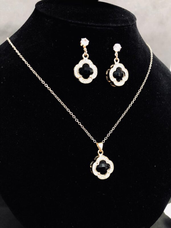 Elegant Black & Gold Circular Jewelry Set - Image 2