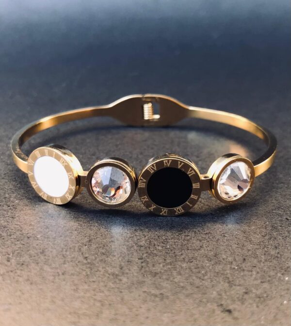 Chic Black & White Circular Bracelet - Image 3